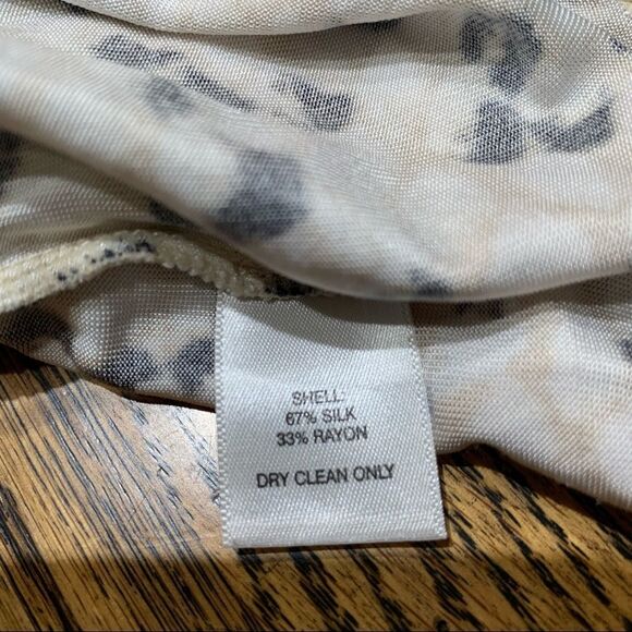 White House Black Market Silk Animal Print Top built-in Bra Size Small - Picture 8 of 8